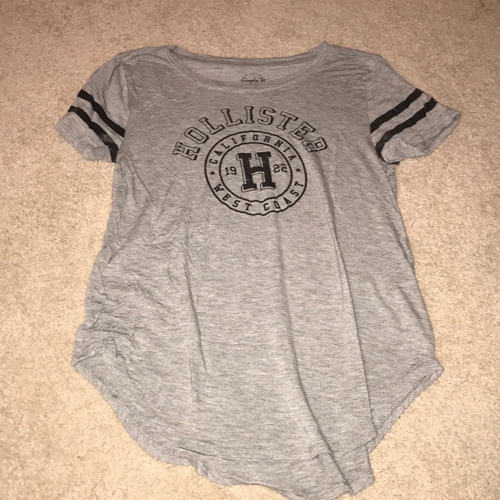 gray short-sleeve t-shirt